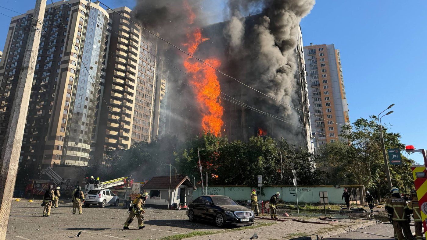 Росія двічі вдарила по центру Одеси під час рятувальних робіт, постраждали 10 людей