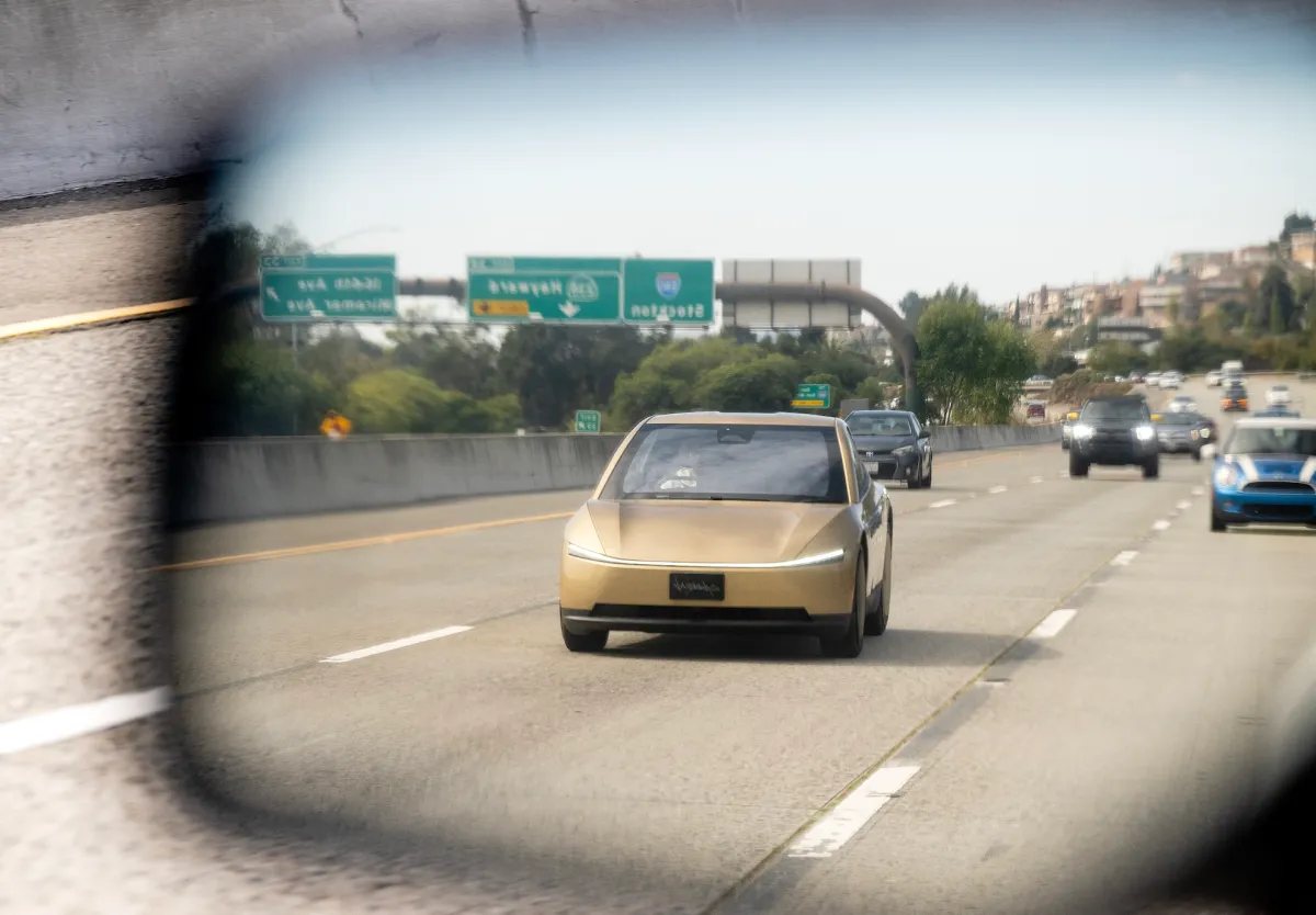 NHTSA пропонує синьо-зелене світло для позначення автономних авто
