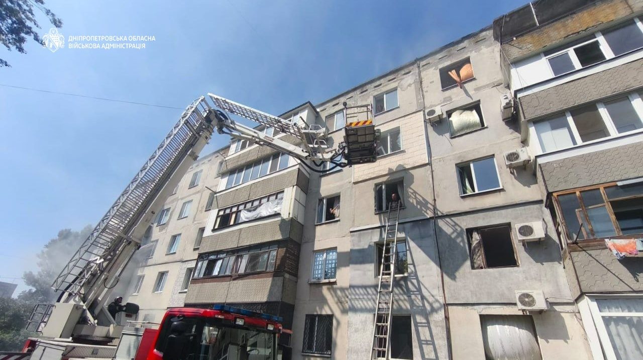 Удар РФ по Дніпропетровщині: поранена жінка в Нікополі, кількість постраждалих у Павлограді зросла до 17