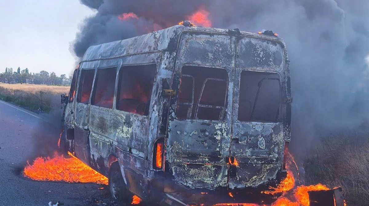Під Харковом внаслідок російського удару по поштовому терміналу загинула людина