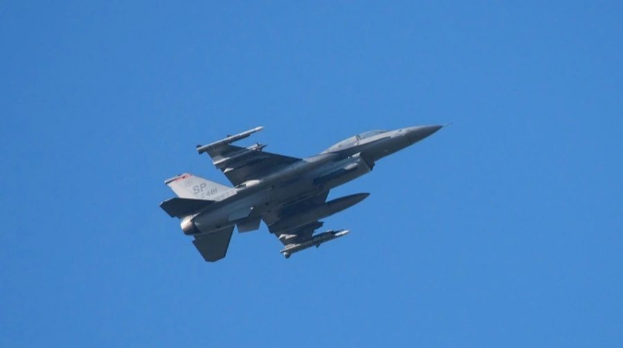 Винищувач F-16 зазнав аварії під час бойового завдання, пілота врятовано