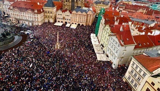 У Празі тисячі людей вийшли на протест проти планів урядy щодо суспільних ЗМІ