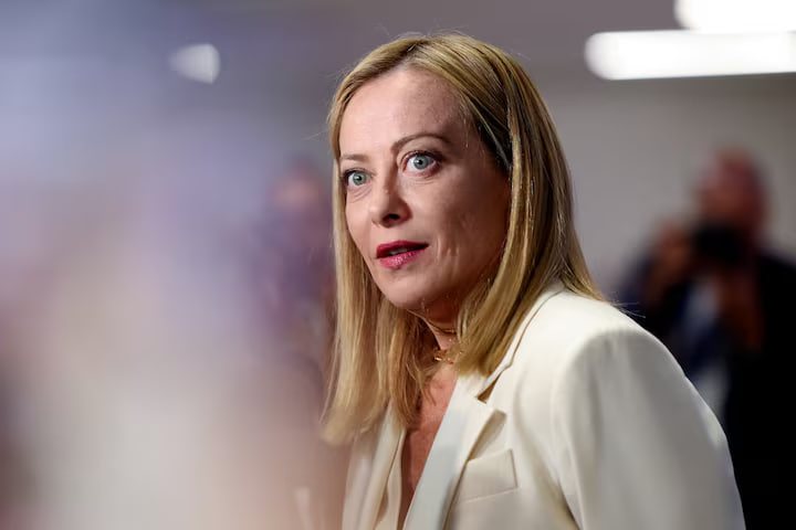 Мелоні анонсувала законопроєкт про обмеження іноземних учнів у класах і заборону бурки та нікабу в школах Італії