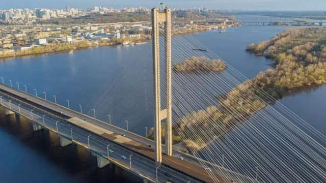 У Києві частково відкрили Південний міст для авто до 10 тонн однією смугою