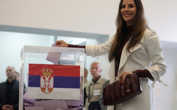 У Сербії відбулися дострокові парламентські вибори на тлі протестів проти Вучича