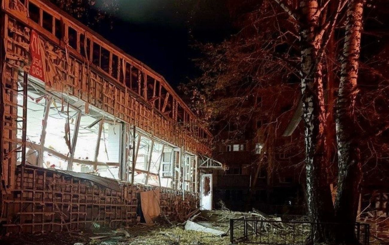 Російська атака на багатоповерхівку в Синельниковому: троє загиблих, 12 поранених