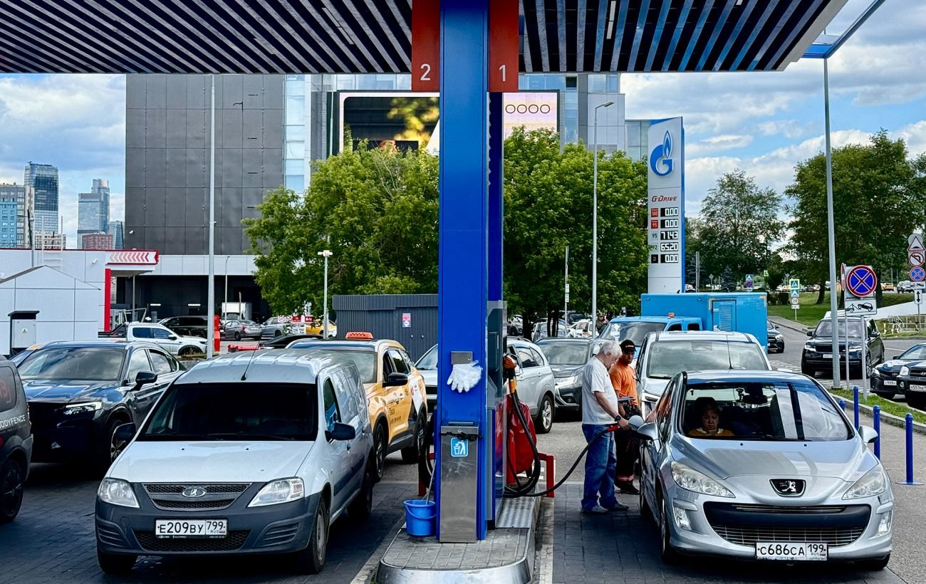 Путін доручив уряду терміново вирішити паливну кризу в Криму та виділити субсидії
