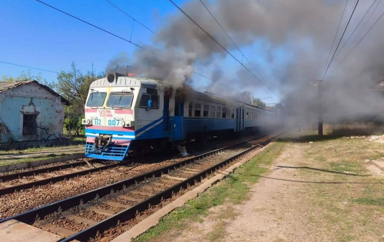 Російські війська атакували приміський потяг на Харківщині, двоє пасажирів тяжко поранені