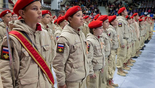 Росія розбудувала на ТОТ систему мілітаризації дітей — Центр вивчення окупації