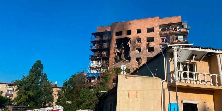 Російські війська завдали удару по Краматорську дев’ятьма КАБами: двоє загиблих, пошкоджено лікарні та житло