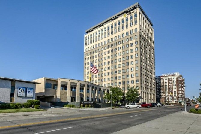 Berkshire почала активно витрачати рекордний запас кешу