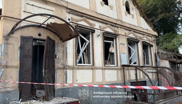 Росіяни вночі двічі вдарили по Запоріжжю, спалахнула пожежа