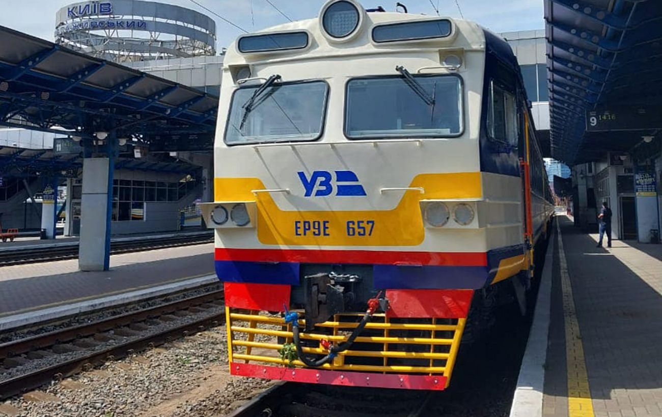 Поїзди Kyiv City Express зупинятимуться під час повітряних тривог через загрозу ударів по інфраструктурі