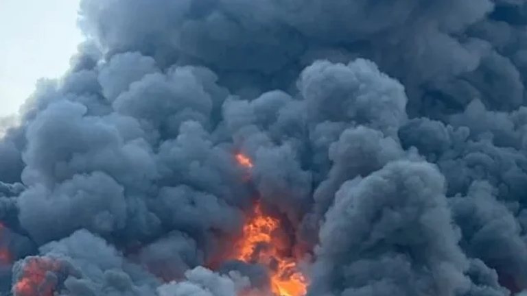 Російський дрон влучив у підприємства в Чернігові: одна людина загинула, 18 постраждали